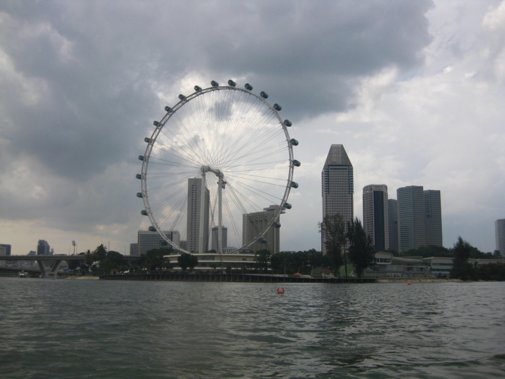Nice view of the Singapore Flyer!