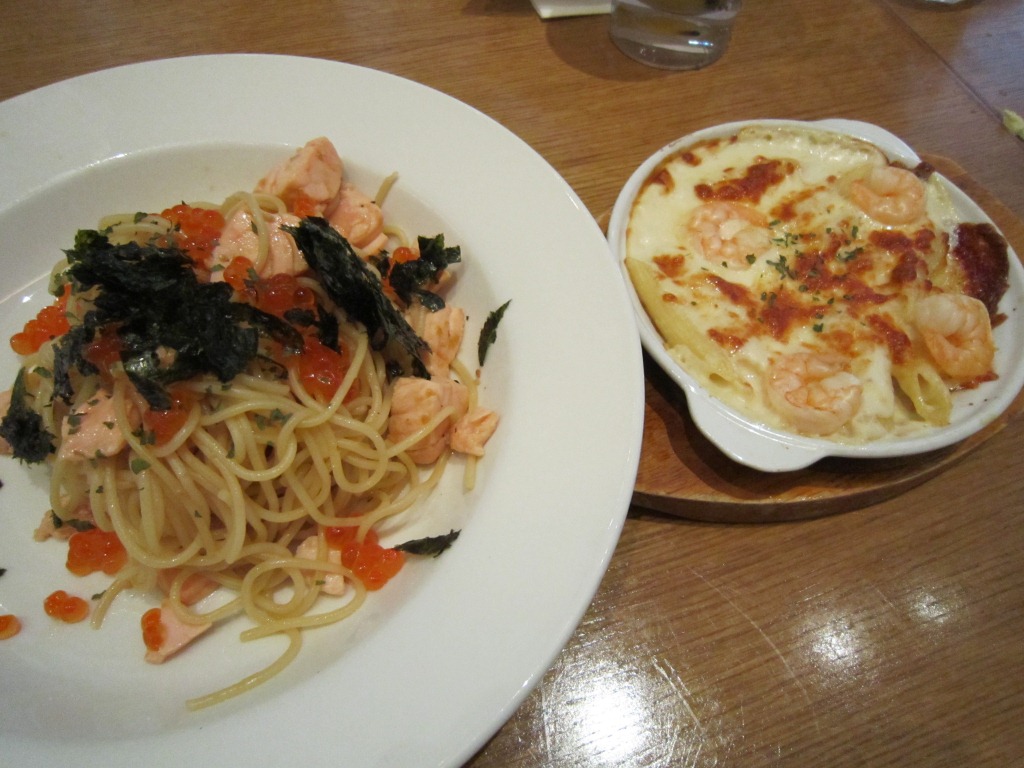 Pasta with Salmon and Prawn Carbonara! =)