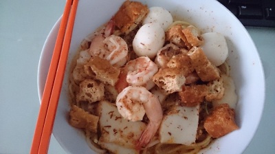 It's my lucky day! My mum made a decent bowl of laksa!!!
