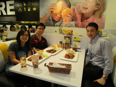 The Folks with our fantastic ribs!!! =)